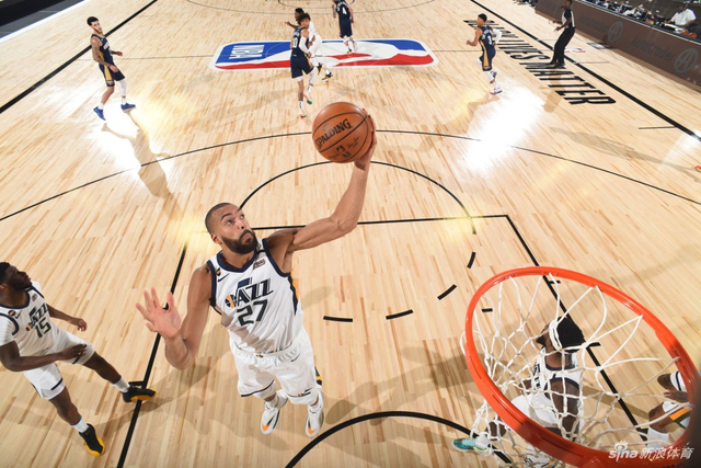 让队员们在 让队员们在